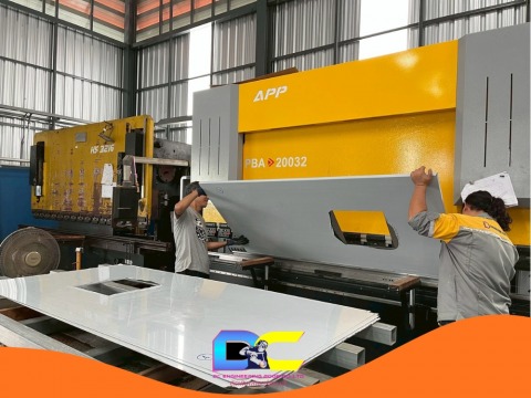 เครื่องตัดพับม้วนโลหะ